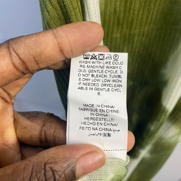 SHEIN tie-dye green dress with adjustable straps and side slit - Picture 11 of 11